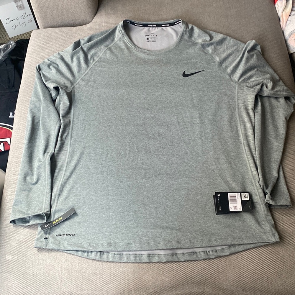 Nike men’s XXL slim fit long sleeve